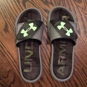 Under Armour Slides 🌟 Size 8